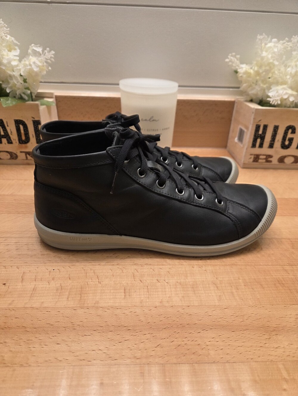 Keen Women's Lorelai Chukka Boots Black Leather Womens Size 9.5